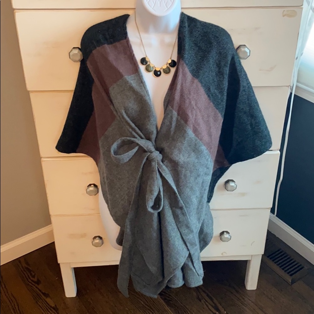 GRAY/black/maroon Sweater poncho/shrug. NWOT